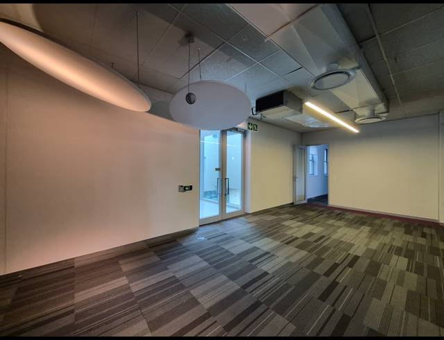 1,180M² OFFICE TO LET IN ILLOVO